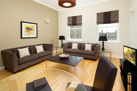 Spacious 2-Bed Apartment, Royal Mile, EH1, photograph 1