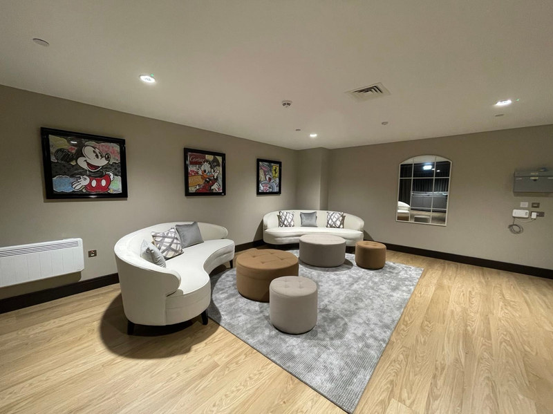 Luxury 1-Bed Apartment, Southside, B5, photograph 5