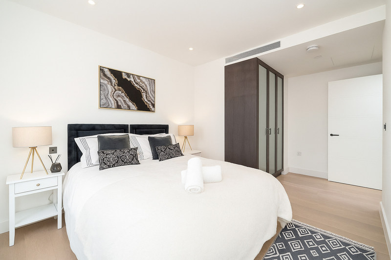 Serviced 2-Bed Apartment, Conduit St, Bloomsbury, WC1N, photograph 4