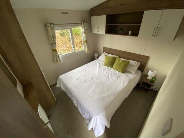 Serviced 2-Bed Apartment, Buxton, SK17, photograph 2