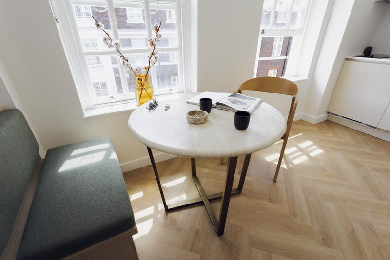 Studio Apartment, Weymouth Street, W1G, photograph 3