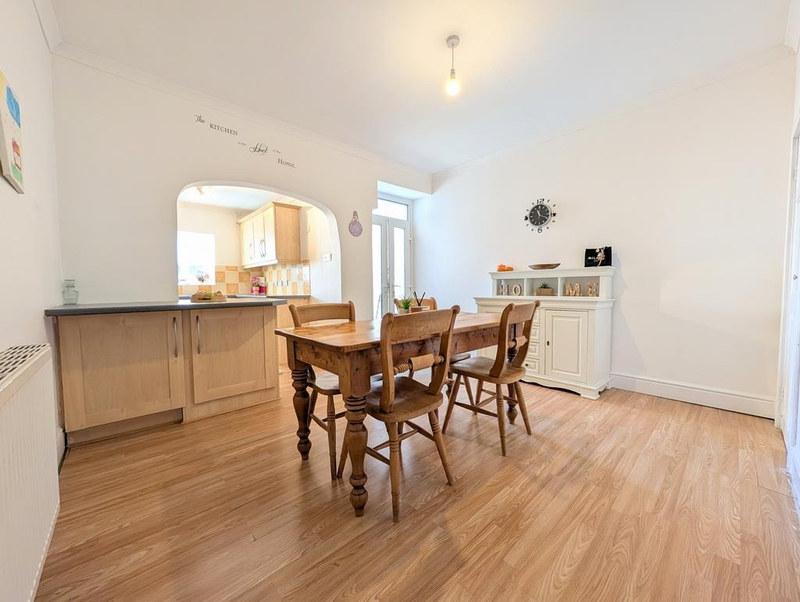 Serviced 2-Bed Apartment, High Peak, SK22, photograph 6