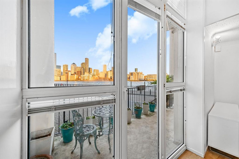 2-Bed Apartment, London, SE16, photograph 4