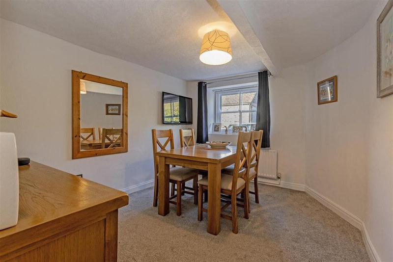 Serviced 2-Bed Apartment, Hope Valley, S32, photograph 5