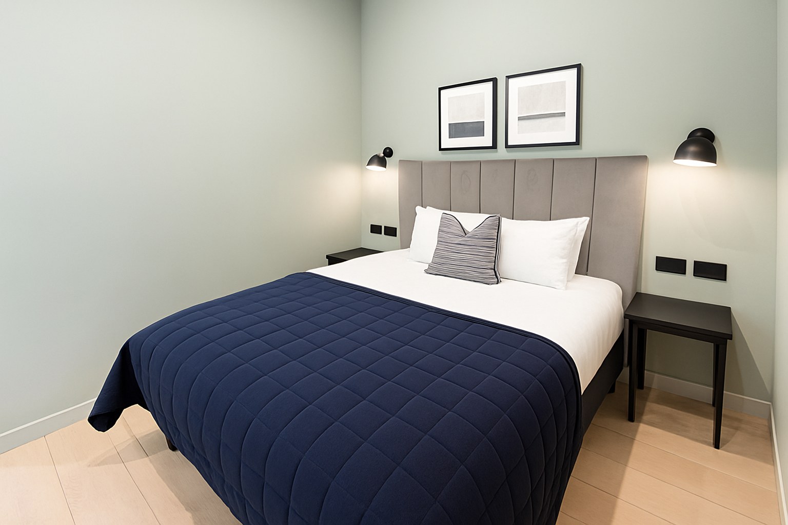 Modern 1-Bed Apartment, City Centre, B4, photograph 3