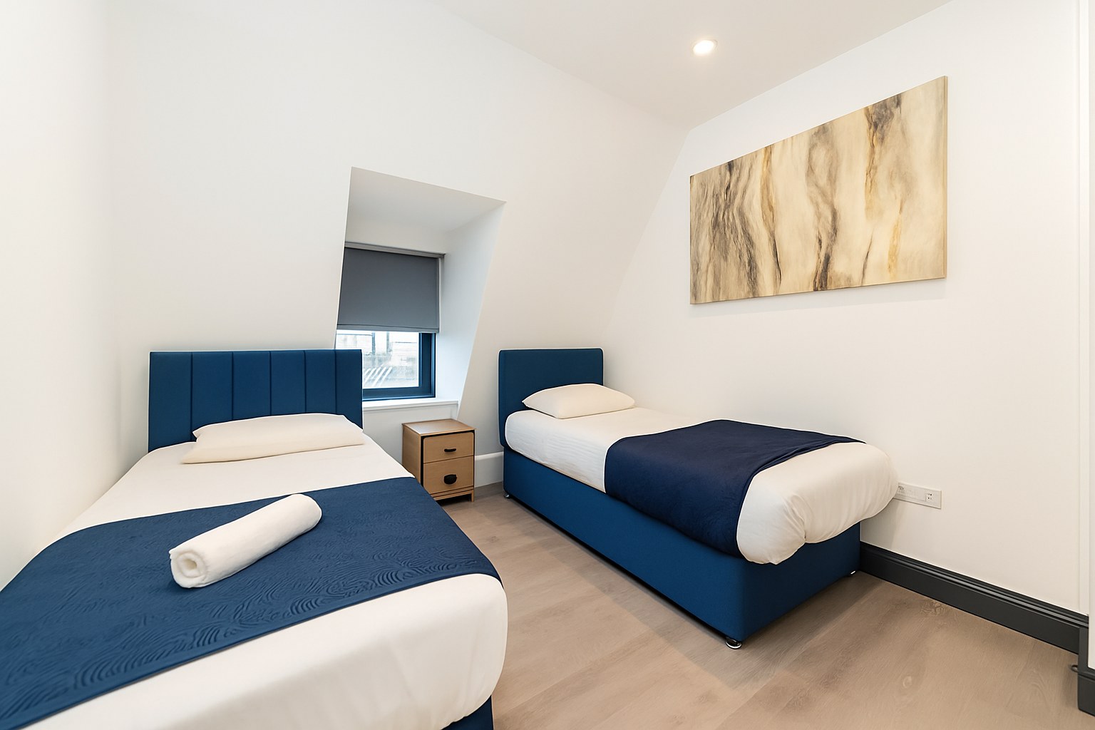 Spacious 2-Bed Apartment, Ship Street, BN1, photograph 2