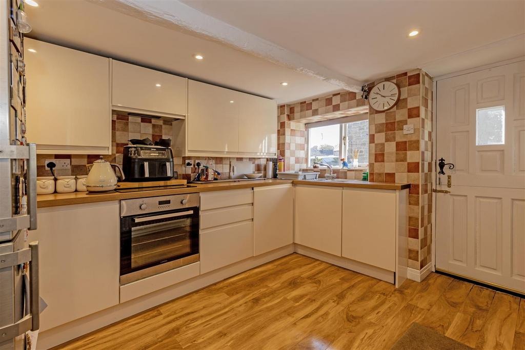 Serviced 2-Bed Apartment, Hope Valley, S32