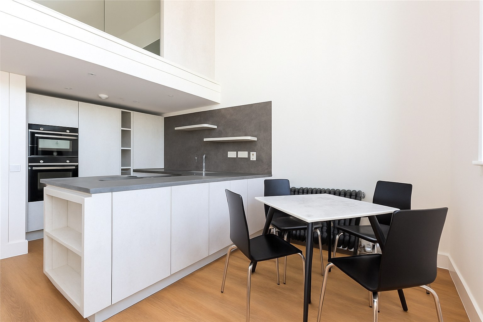 Modern 1-Bed Apartment, Viewforth, EH10, photograph 2