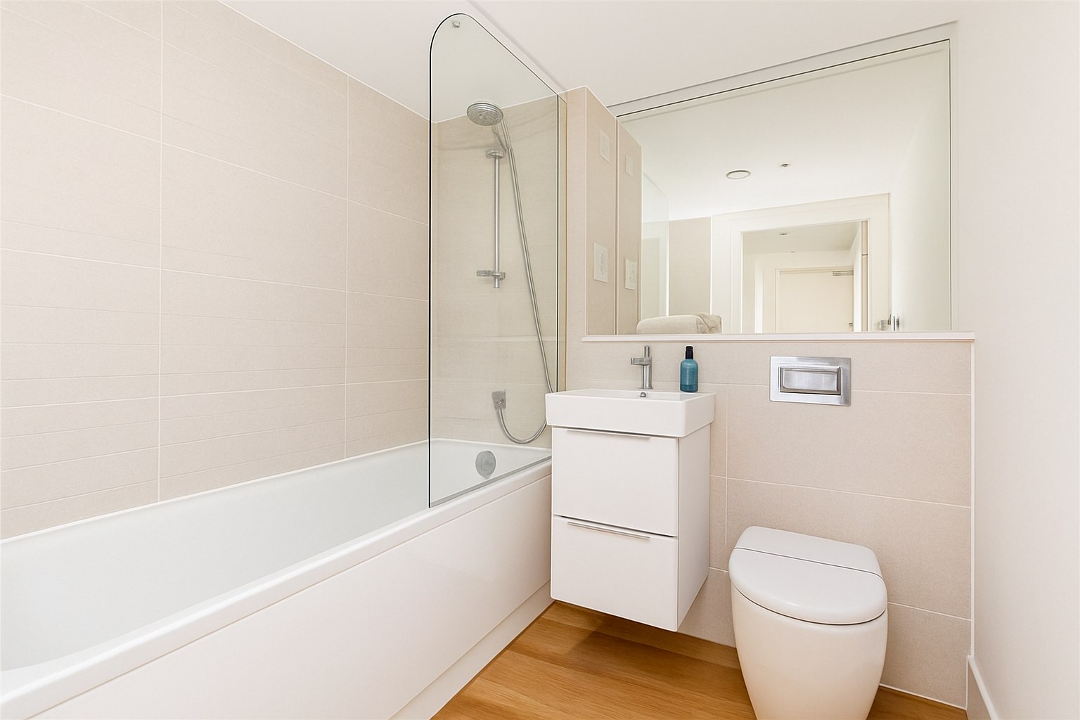 Modern 1-Bed Apartment, Viewforth, EH10, photograph 5