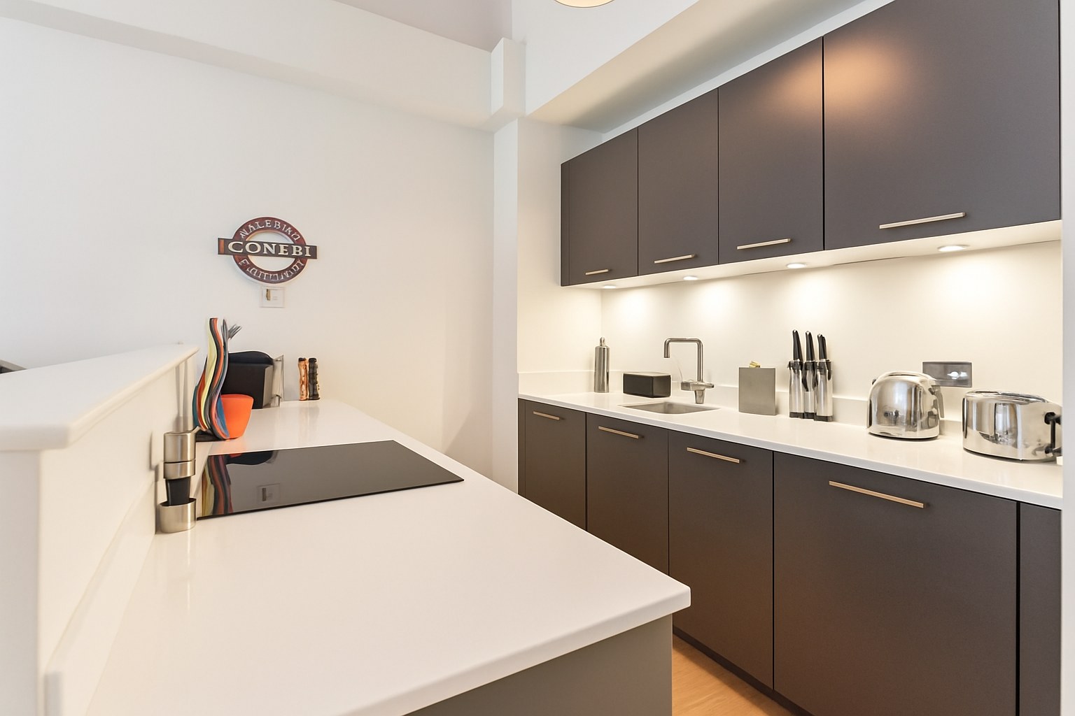 Modern 1-Bed Apartment, New Town, EH2, photograph 2