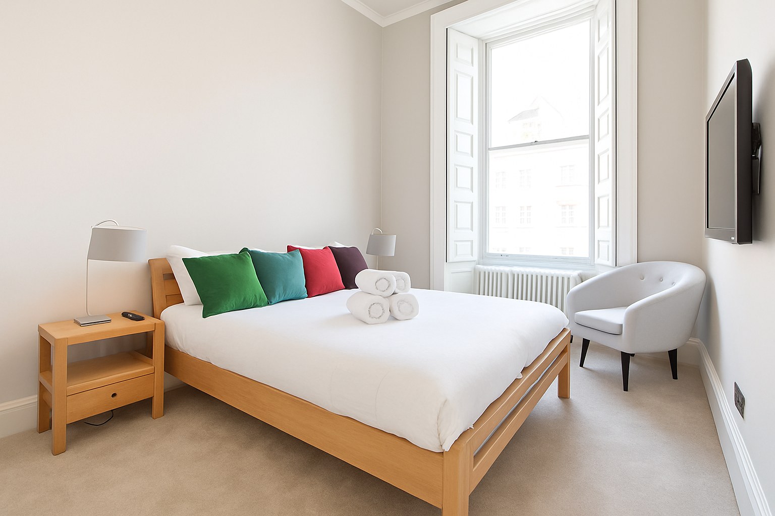 Modern 1-Bed Apartment, New Town, EH2, photograph 3