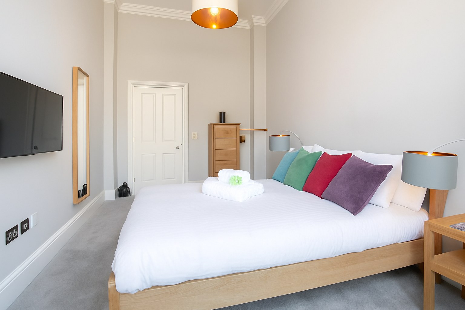 Modern 1-Bed Apartment, New Town, EH2, photograph 4