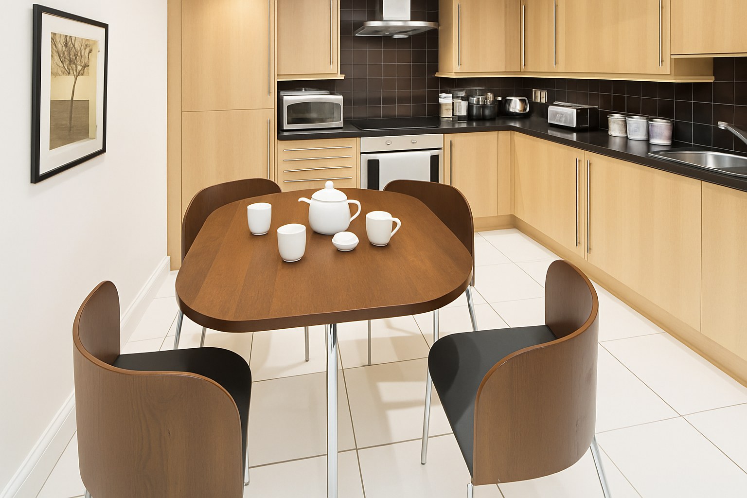 Spacious 2-Bed Apartment, Royal Mile, EH1, photograph 2