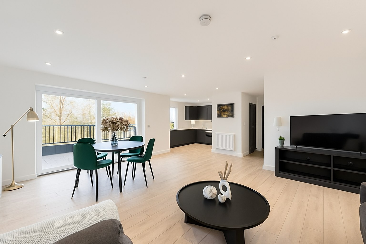 Spacious 2-Bed Penthouse, Morningside, EH10, photograph 2