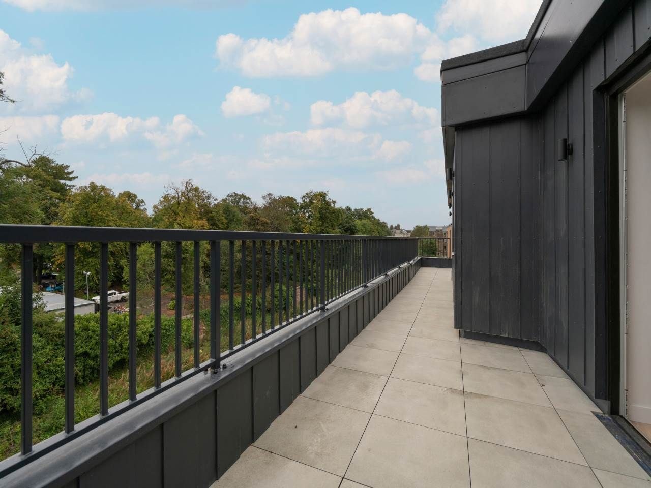 Spacious 2-Bed Penthouse, Morningside, EH10, photograph 6