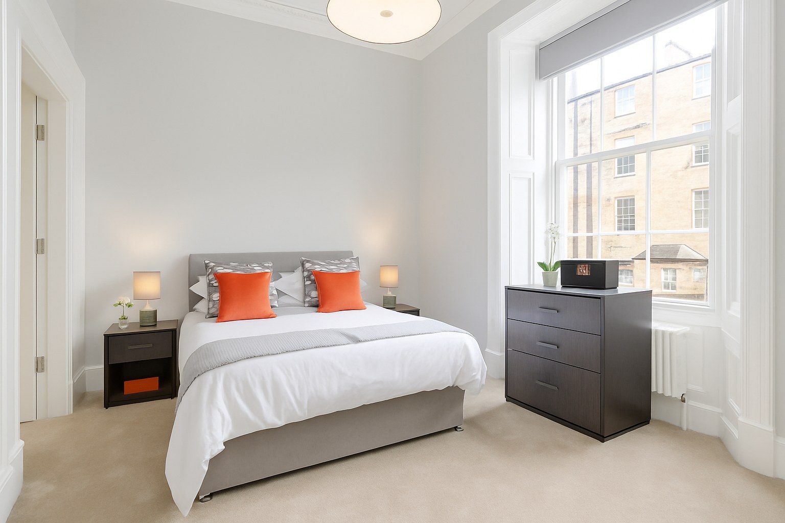 Spacious 2-Bed Apartment, West End, EH3, photograph 3