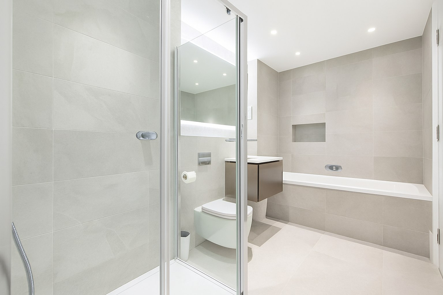 Spacious 2-Bed Apartment, West End, EH3, photograph 5