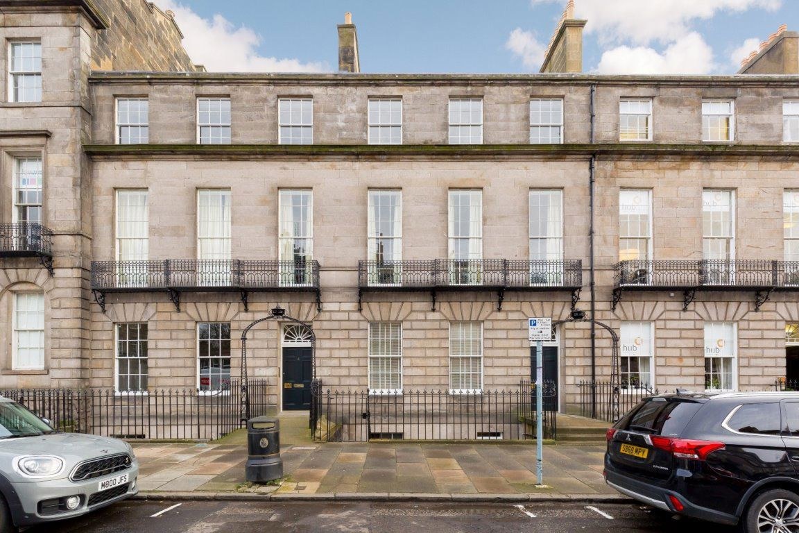 Spacious 2-Bed Apartment, West End, EH3, photograph 6