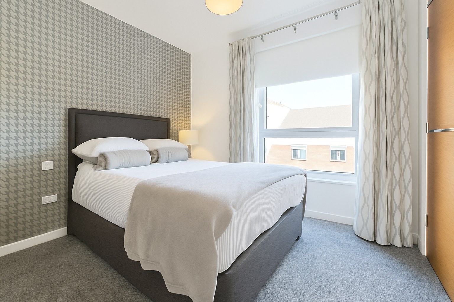 Spacious 2-Bed Apartment, Buchanan Galleries, G2, photograph 3