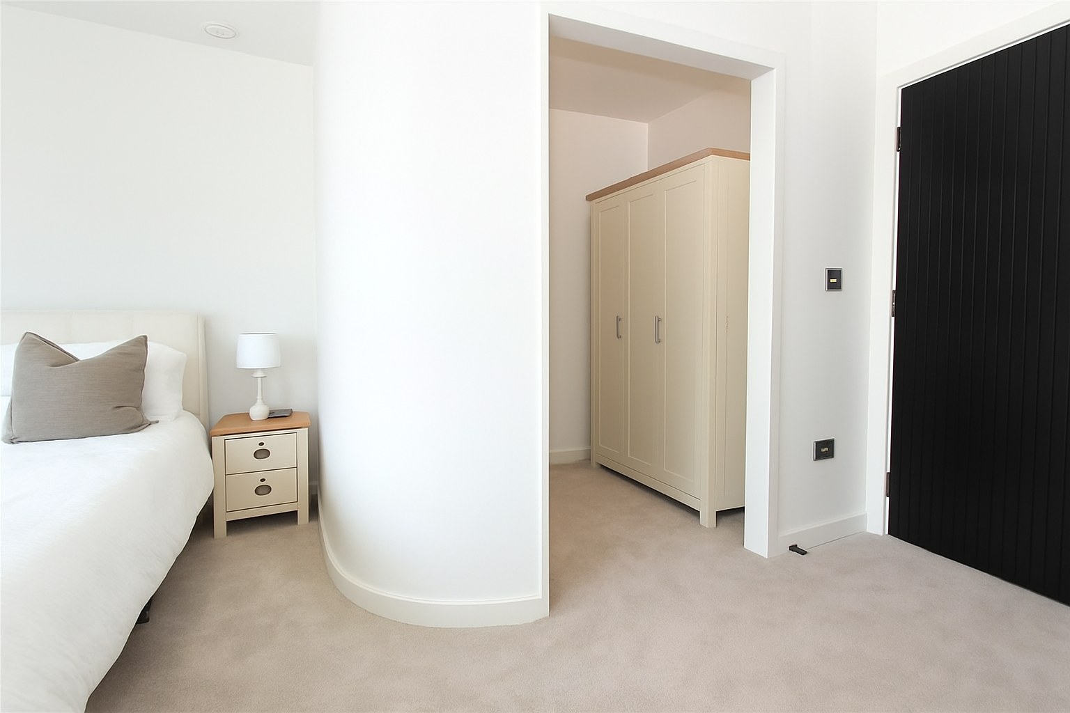 Modern 1-Bed Apartment, Great George Street, LS1, photograph 4
