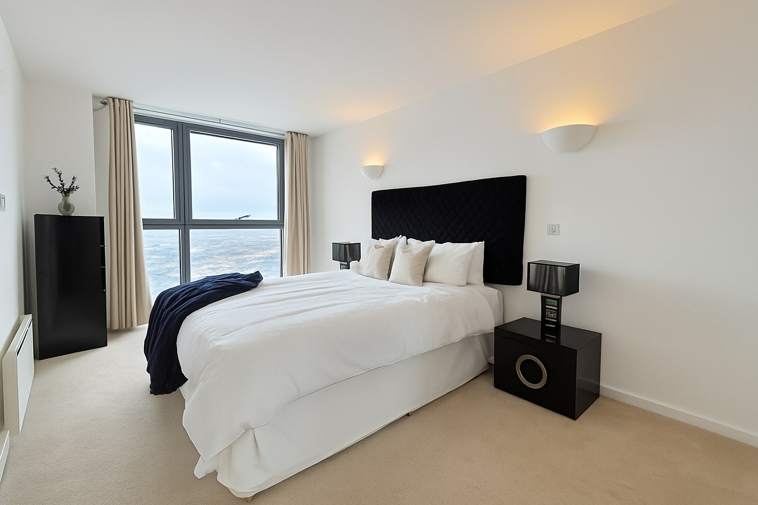 Spacious 2-Bed Penthouse, Water Lane, LS11, photograph 3