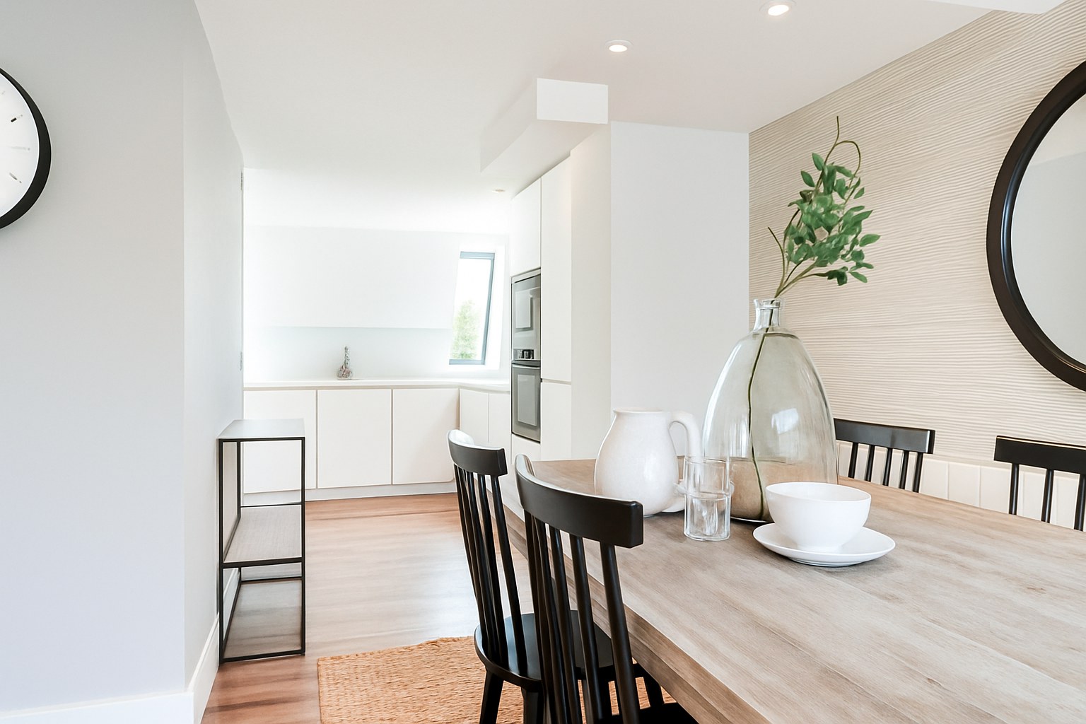 Stylish 2-Bed Penthouse, New York Road, LS2, photograph 2