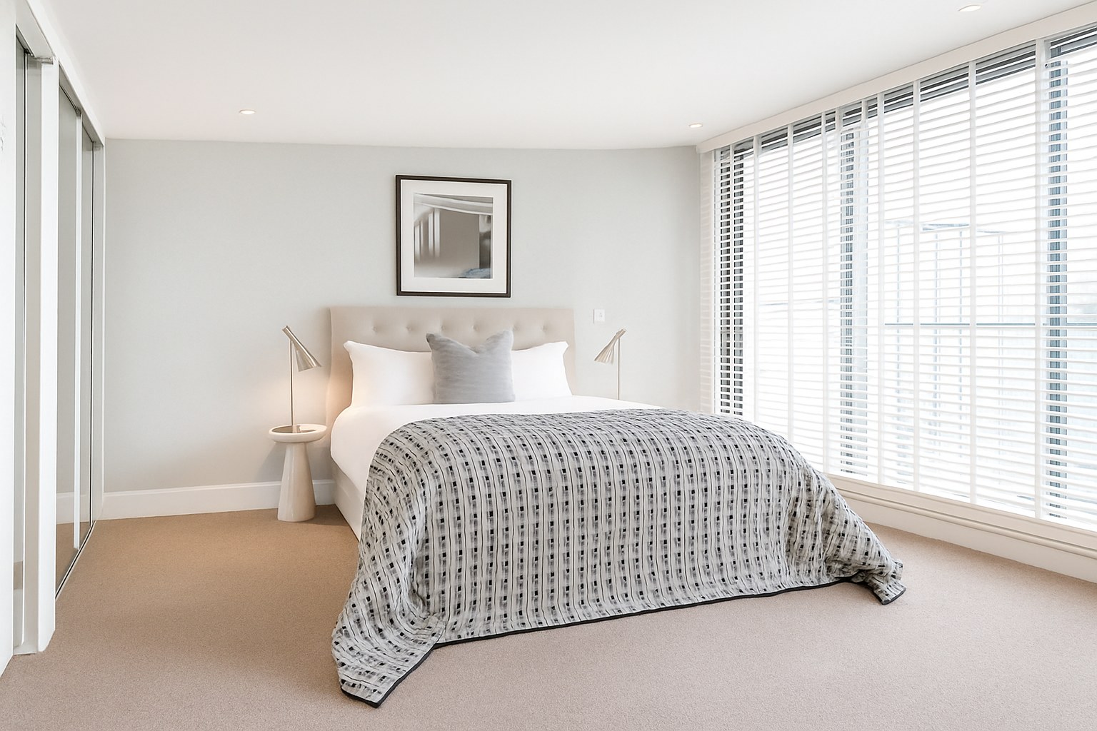 Stylish 2-Bed Penthouse, New York Road, LS2, photograph 3