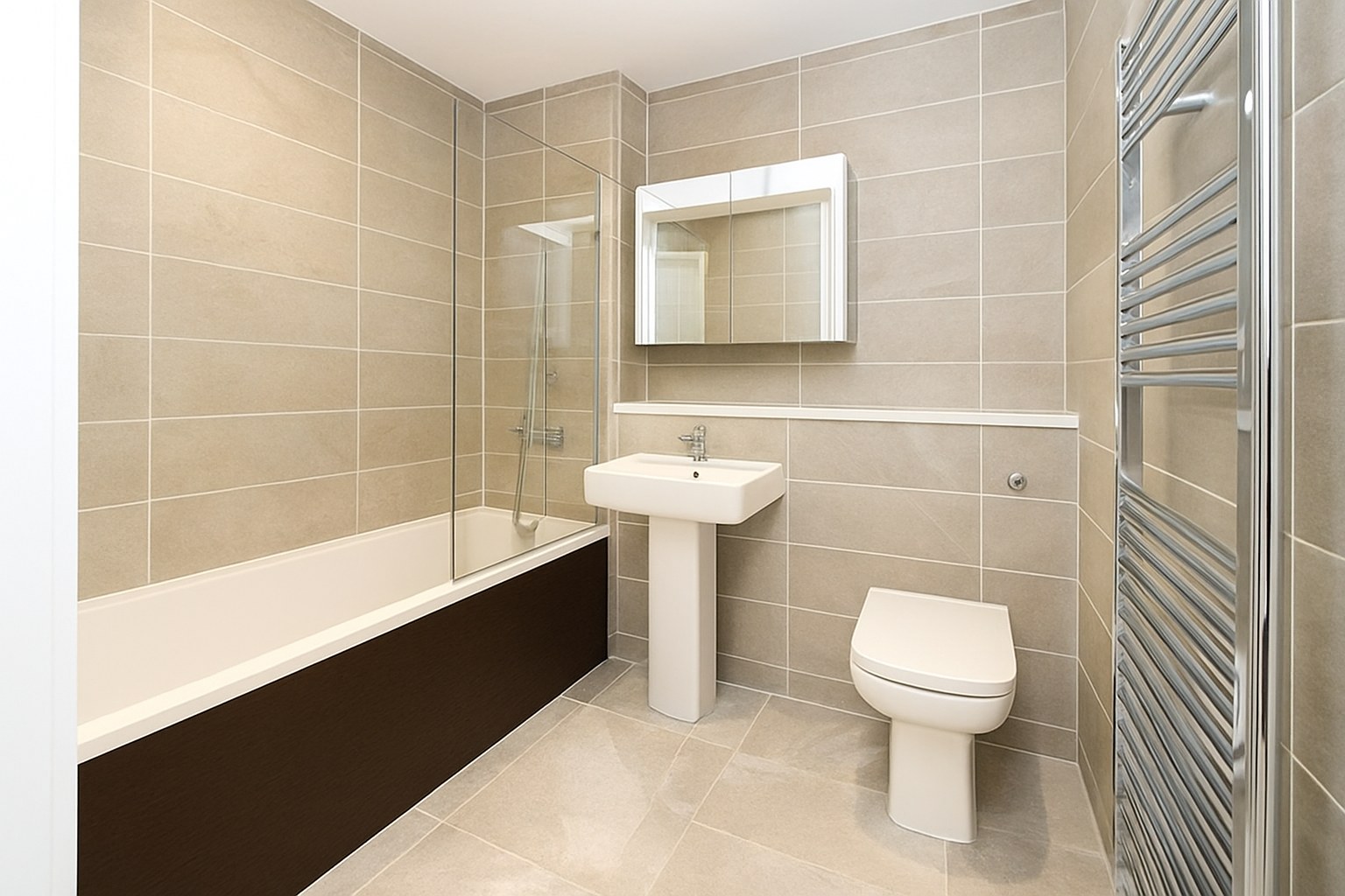Spacious 2-Bed Apartment, Greenland Street, L1, photograph 5