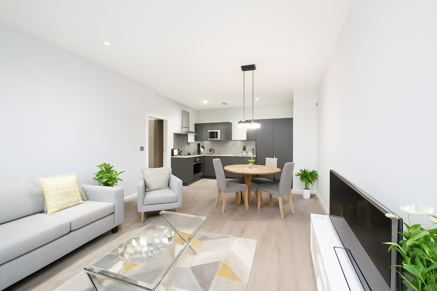 Spacious 2-Bed Apartment, Water Street, L2
