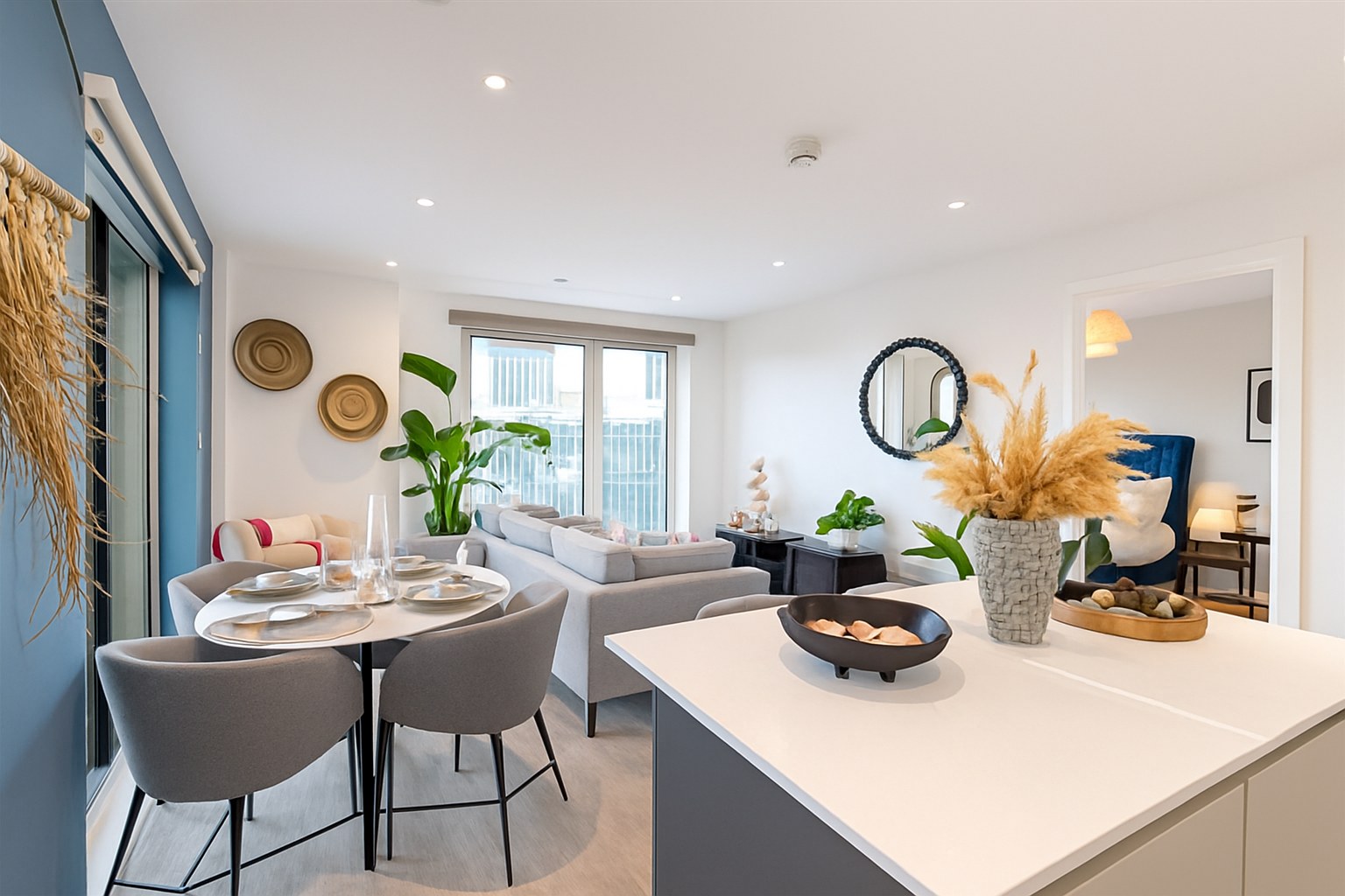 Spacious 3-Bed Apartment, Pall Mall, L3, photograph 6