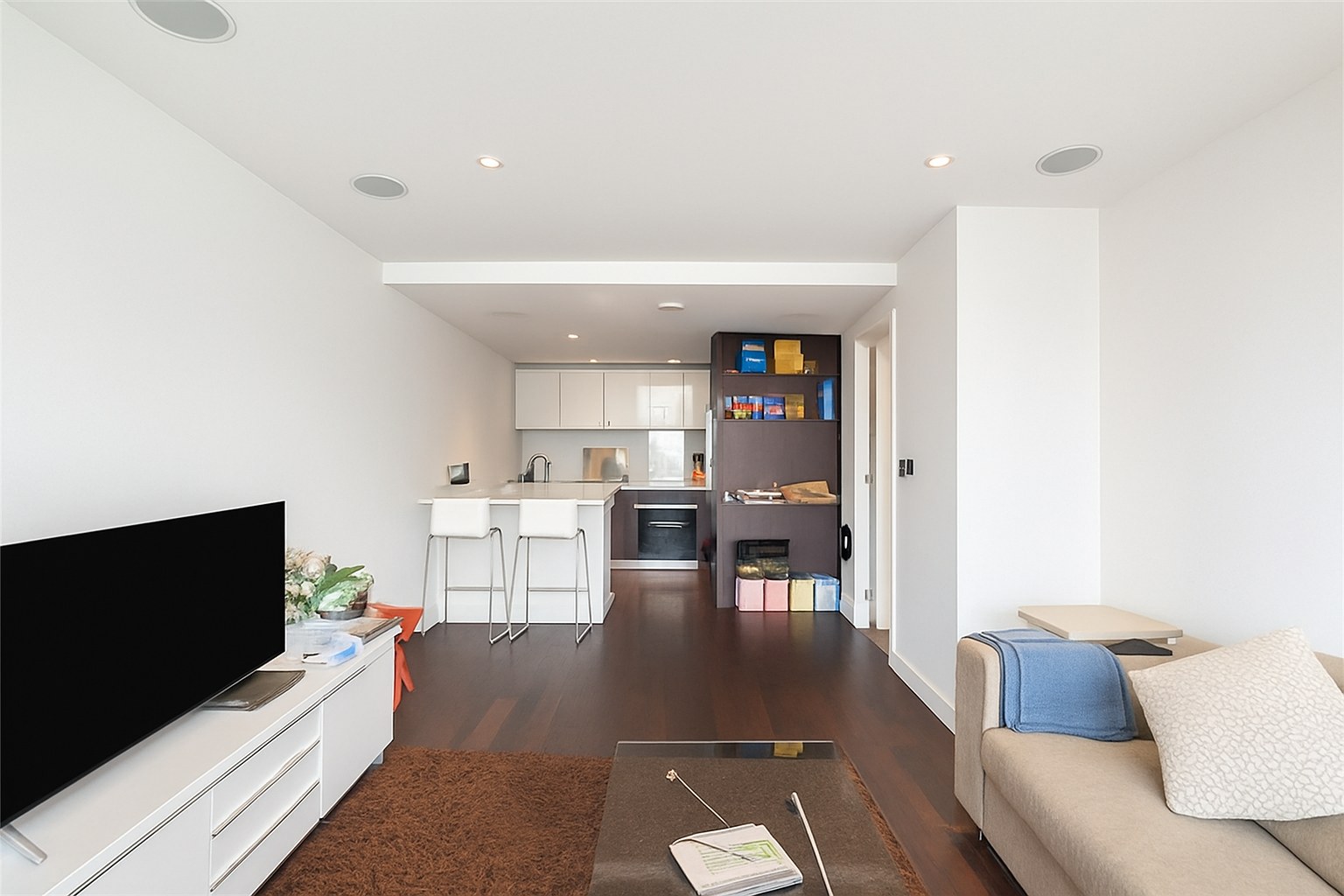Modern 1-Bed Apartment, Chelsea, SW1W, photograph 3