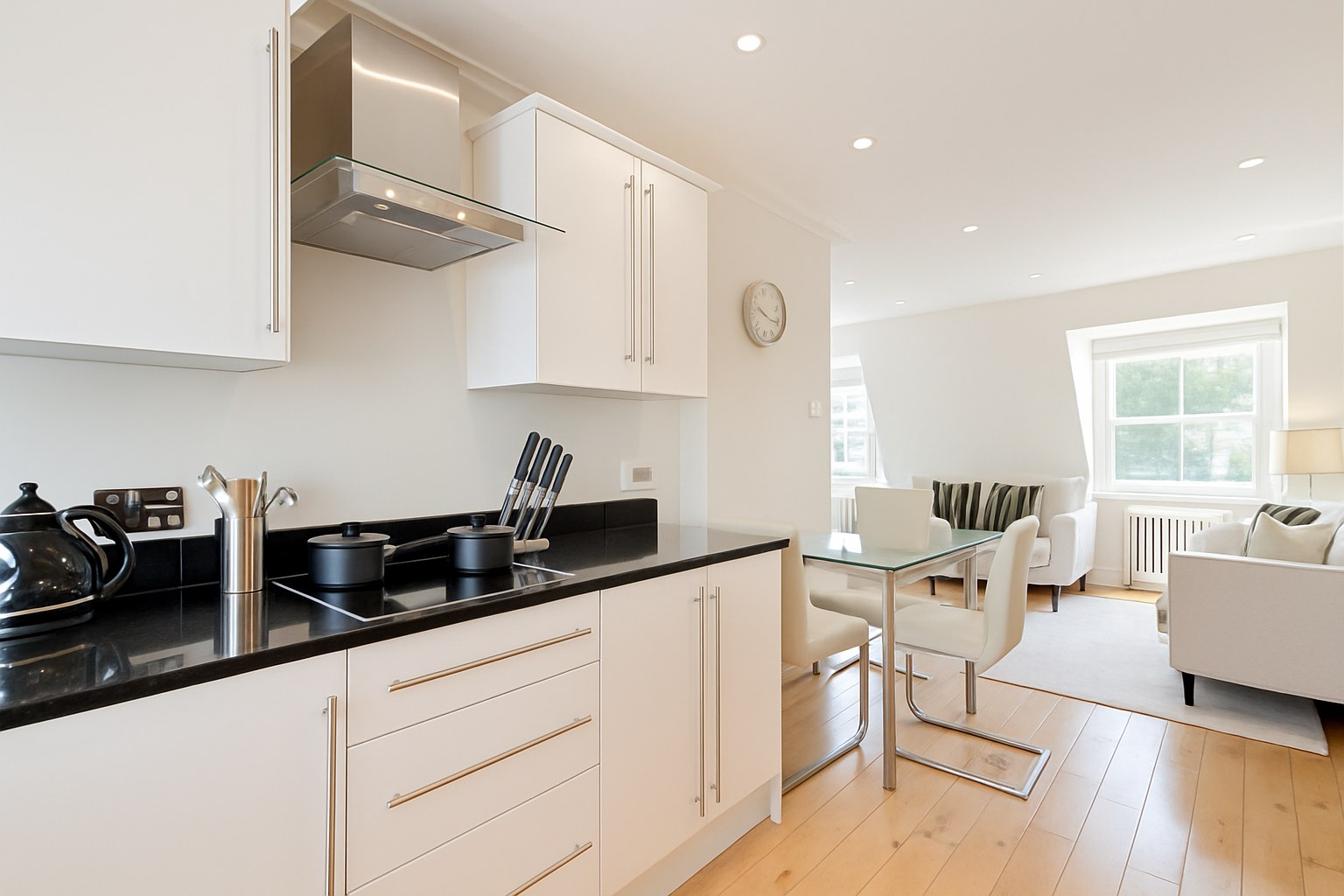 Modern 1-Bed Apartment, Hyde Park, W1K, photograph 2
