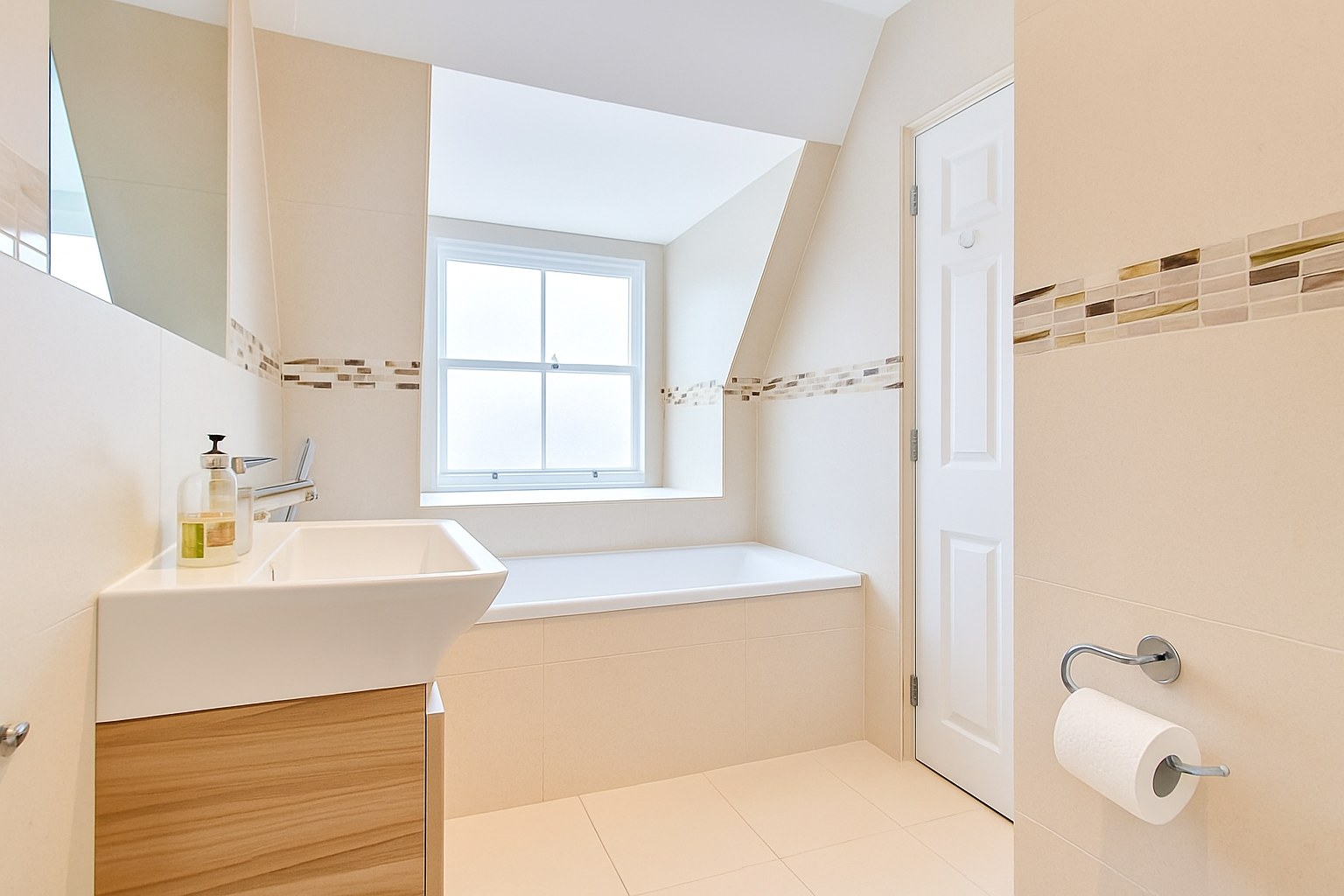 Modern 1-Bed Apartment, Hyde Park, W1K, photograph 5