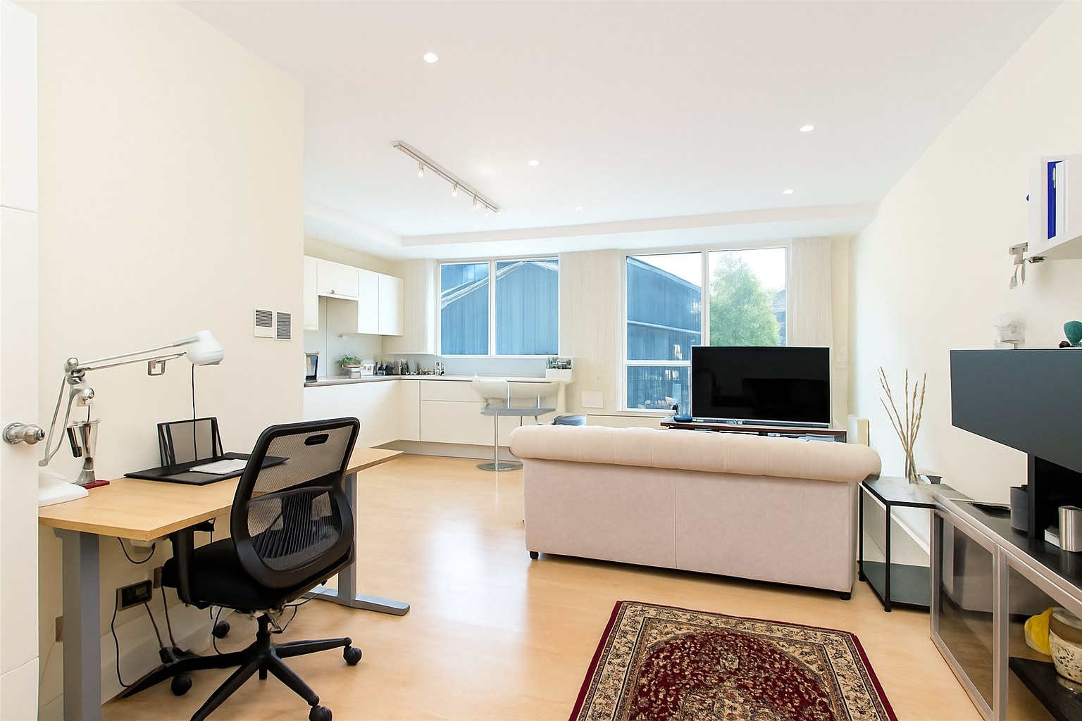 Modern 1-Bed Apartment, Millbank, SW1V, photograph 4