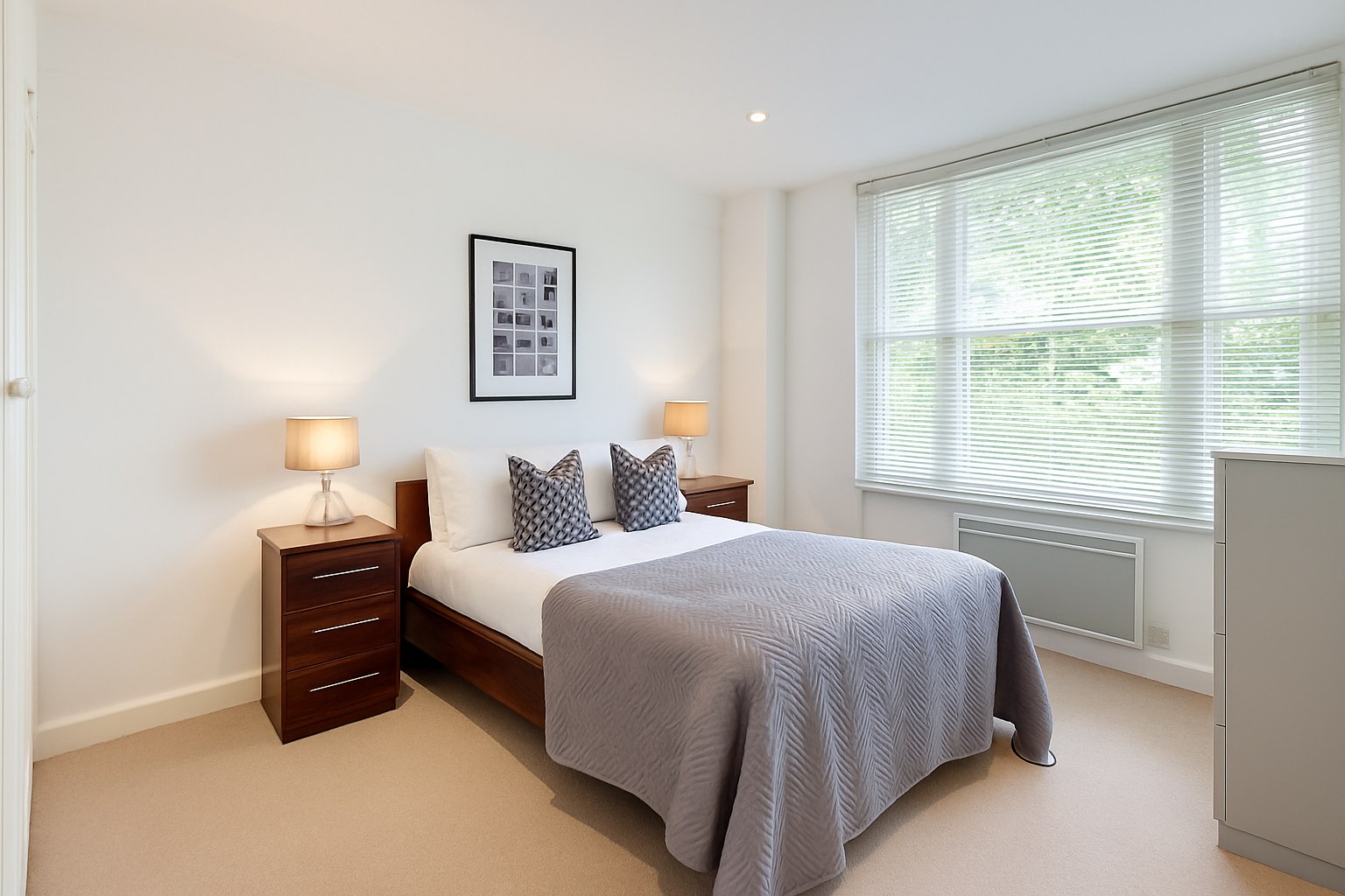 Modern 1-Bed Apartment, Mayfair, W1J, photograph 3