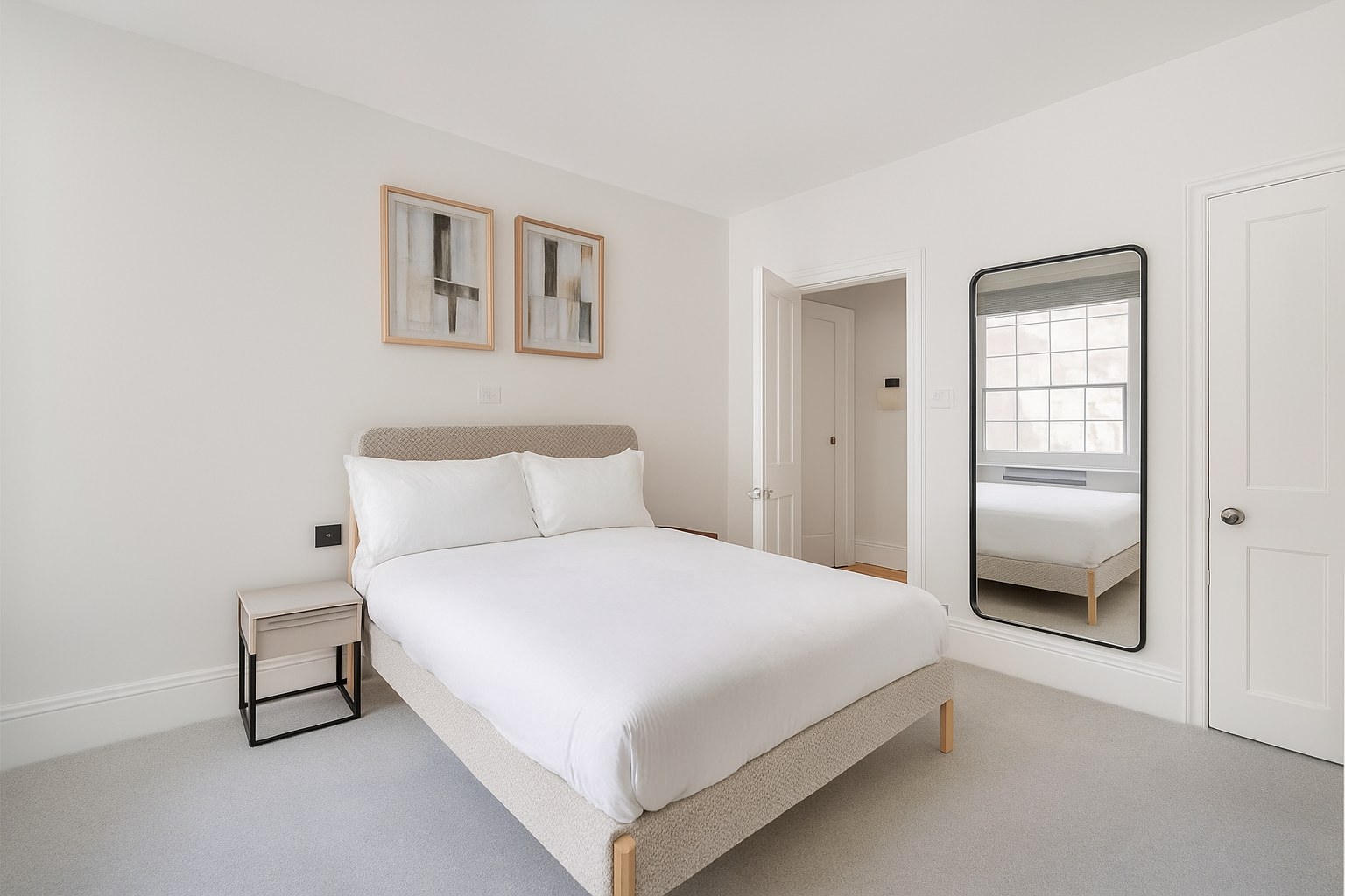 Modern 1-Bed Apartment, Charing Cross, WC2E, photograph 3