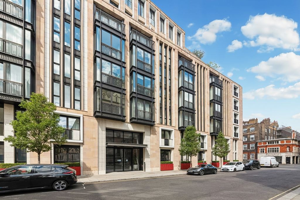 Modern 1-Bed Apartment, Lincoln Square, Westminster, WC2A, photograph 6