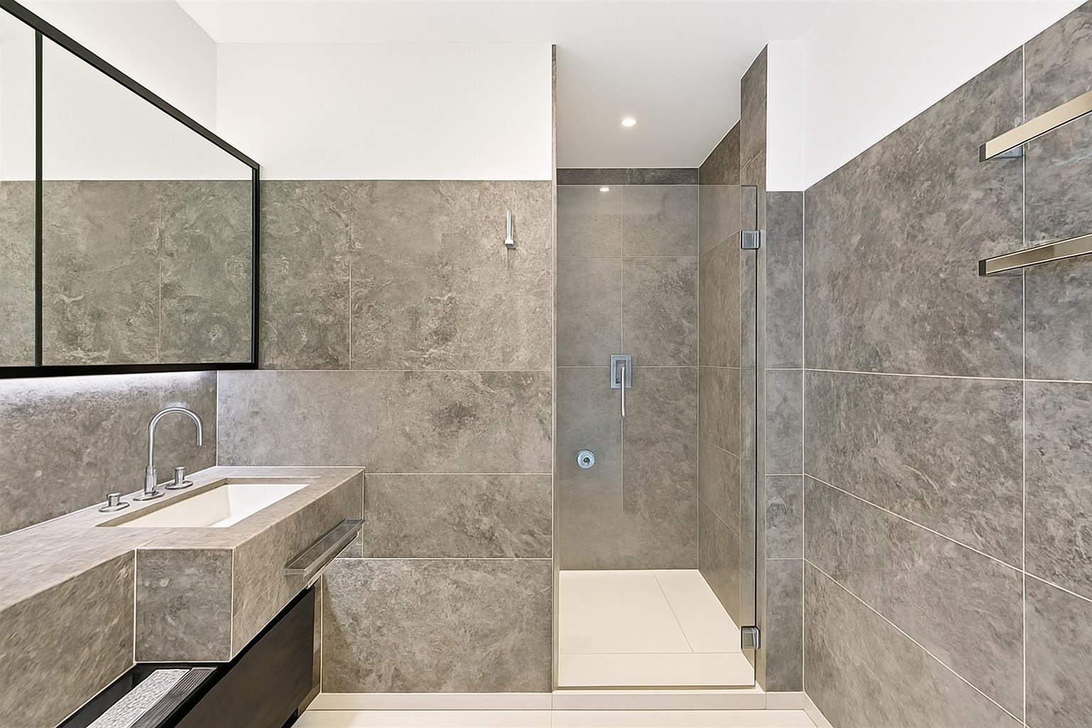 Modern 1-Bed Apartment, Portugal Street, Westminster, WC2A, photograph 4