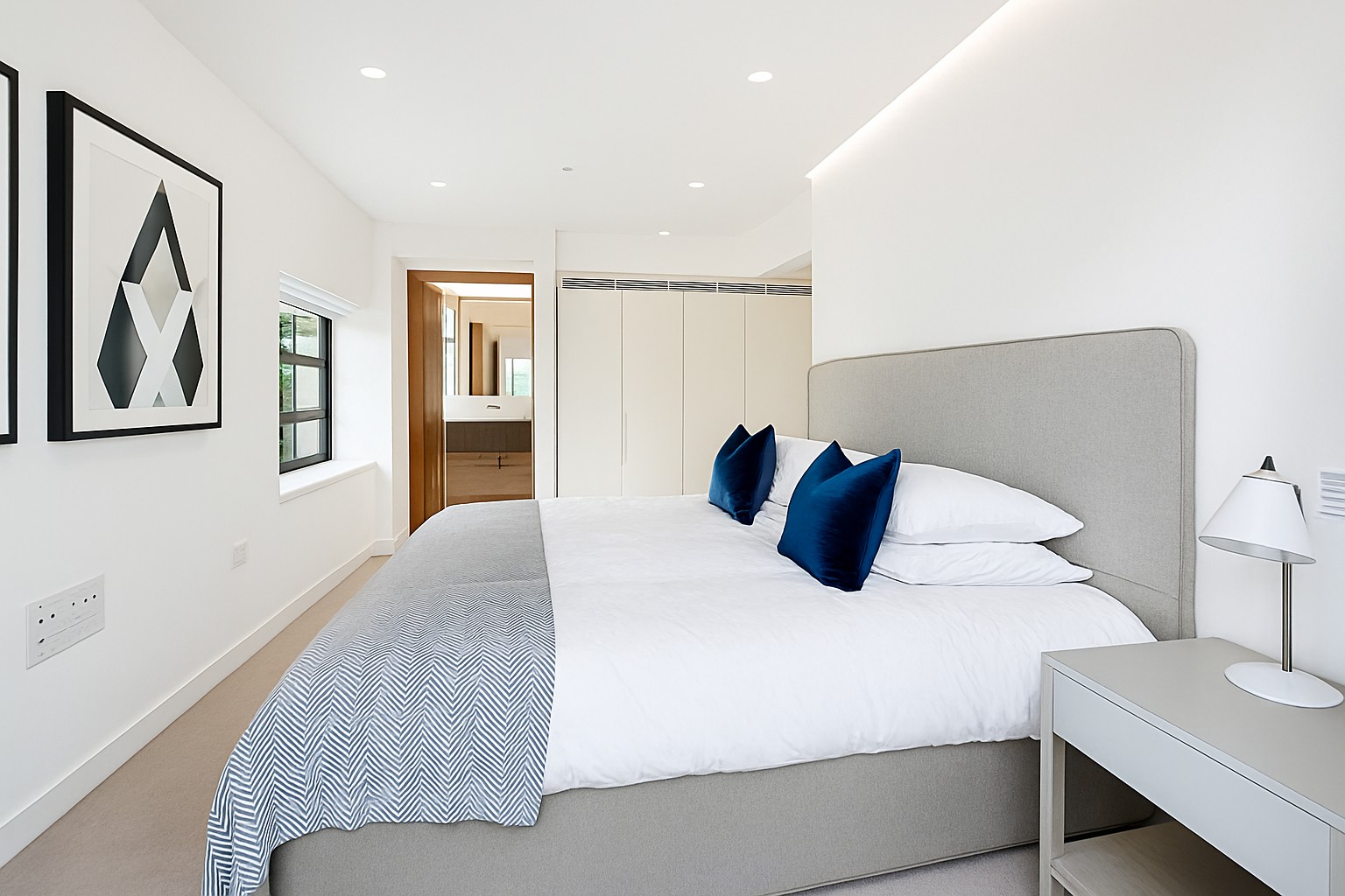 Stylish 1-Bed Apartment, Sherwood Street, W1F, photograph 2