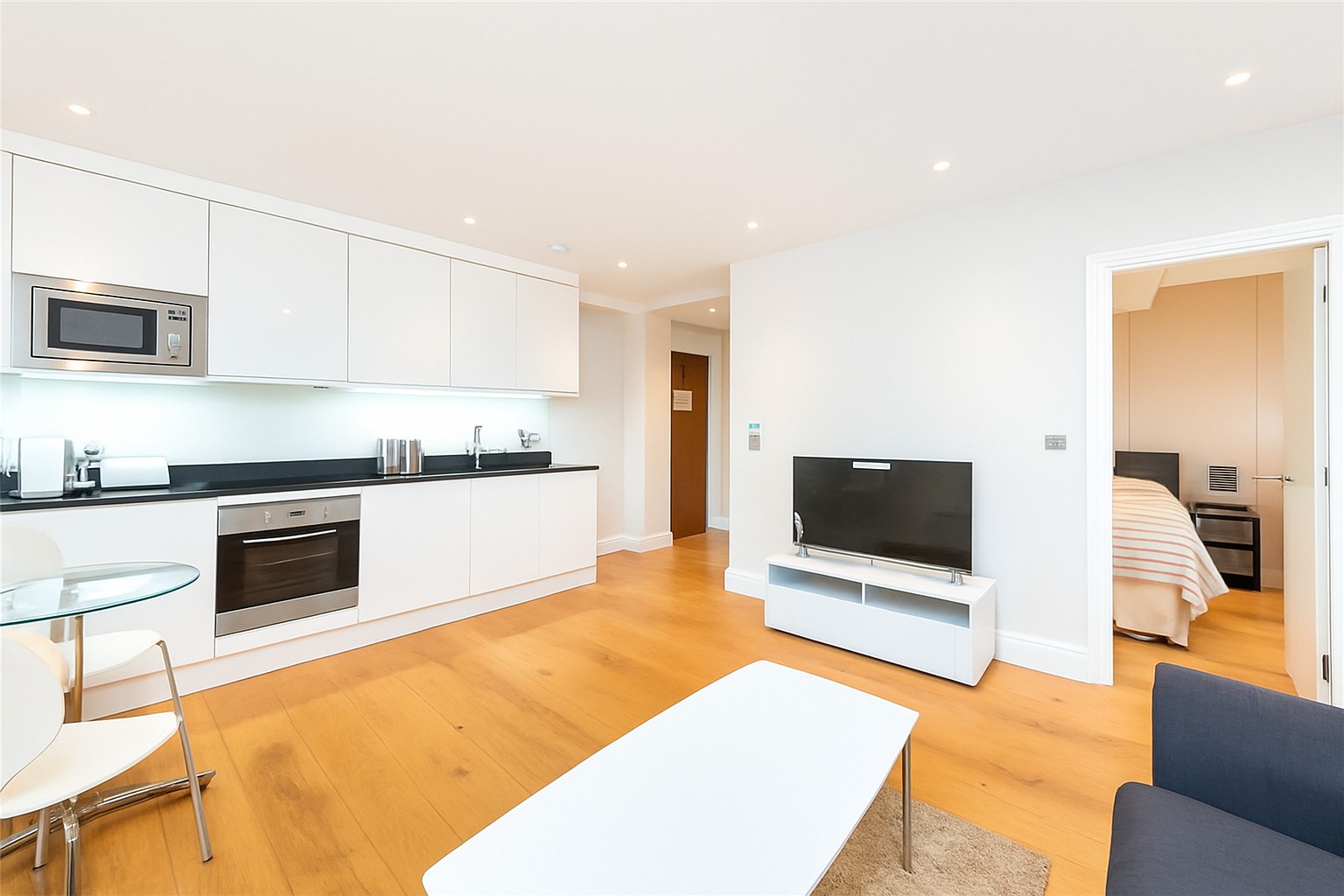 Bright 1-Bed Apartment, Sloane Avenue, SW3, photograph 4
