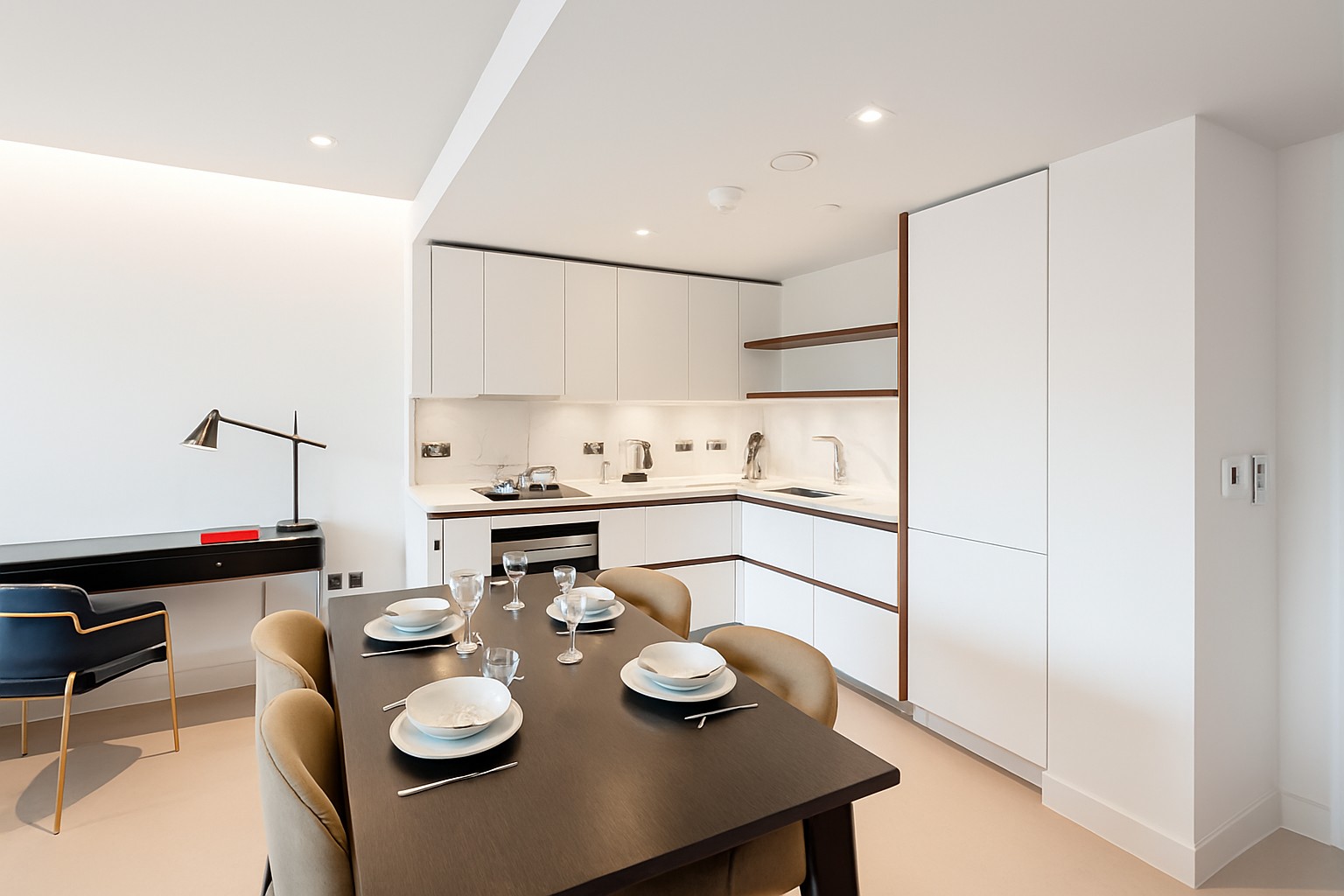 Modern 1-Bed Apartment, London, W2, photograph 2