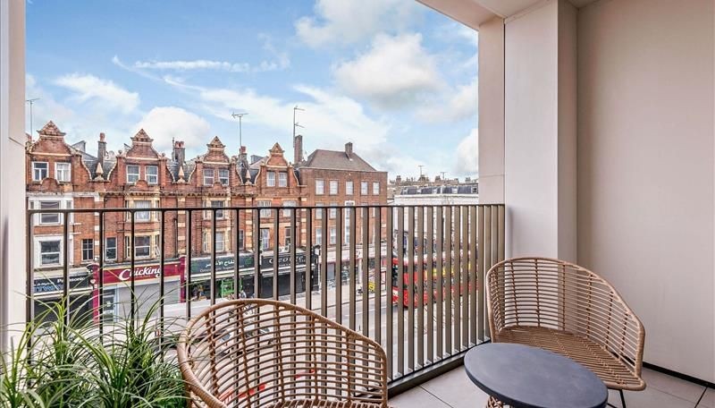 Modern 1-Bed Apartment, London, W2, photograph 6