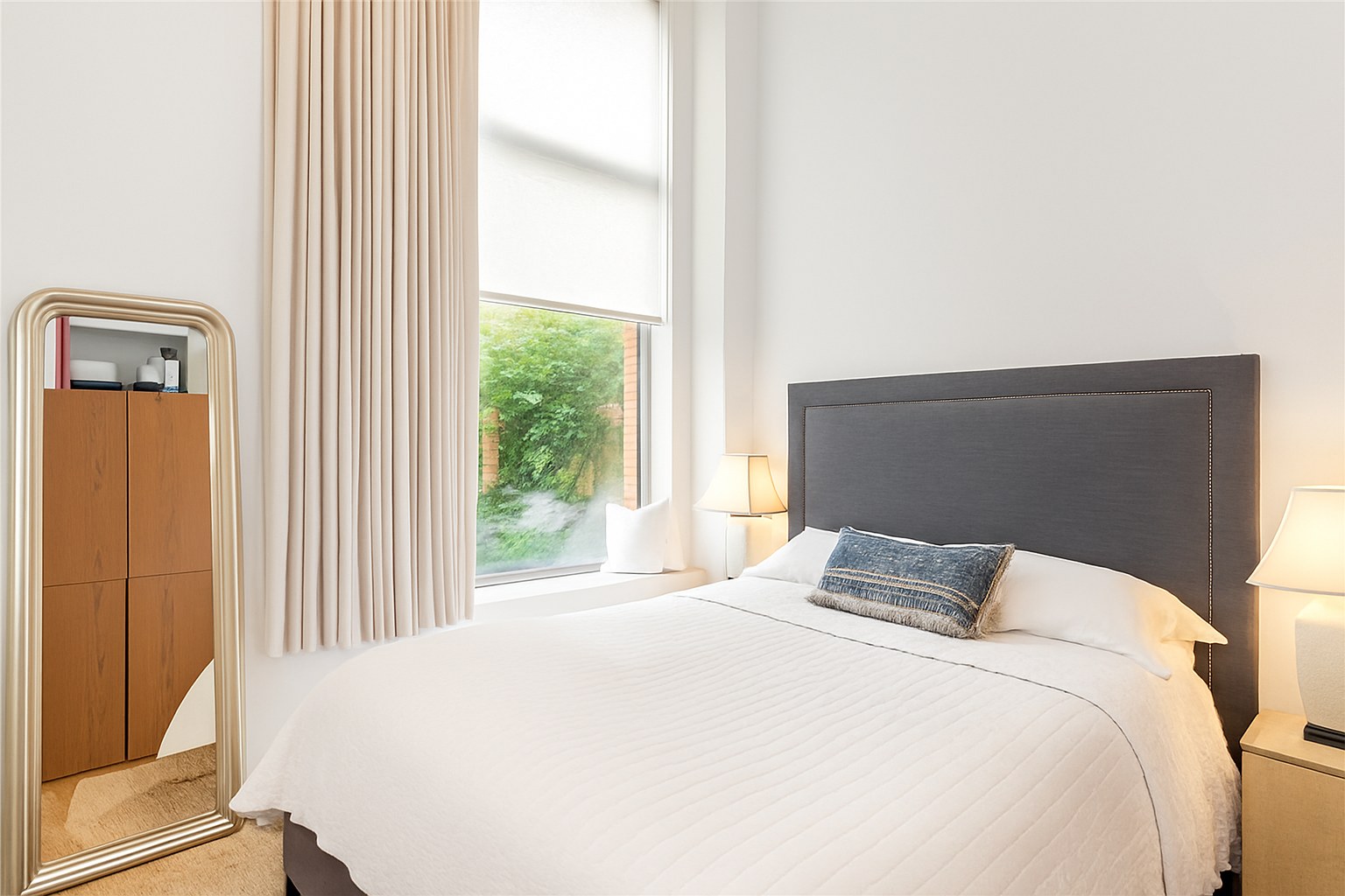 Spacious 2-Bed Apartment, Barbican, EC1A, photograph 3