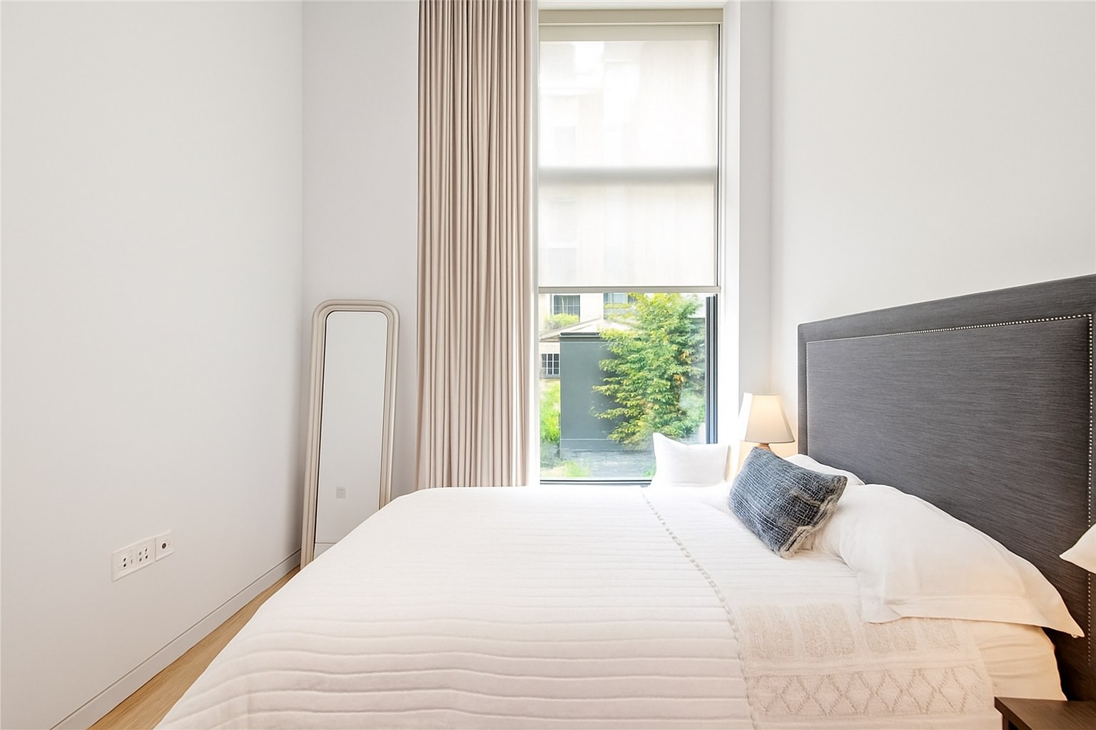 Spacious 2-Bed Apartment, Barbican, EC1A, photograph 4