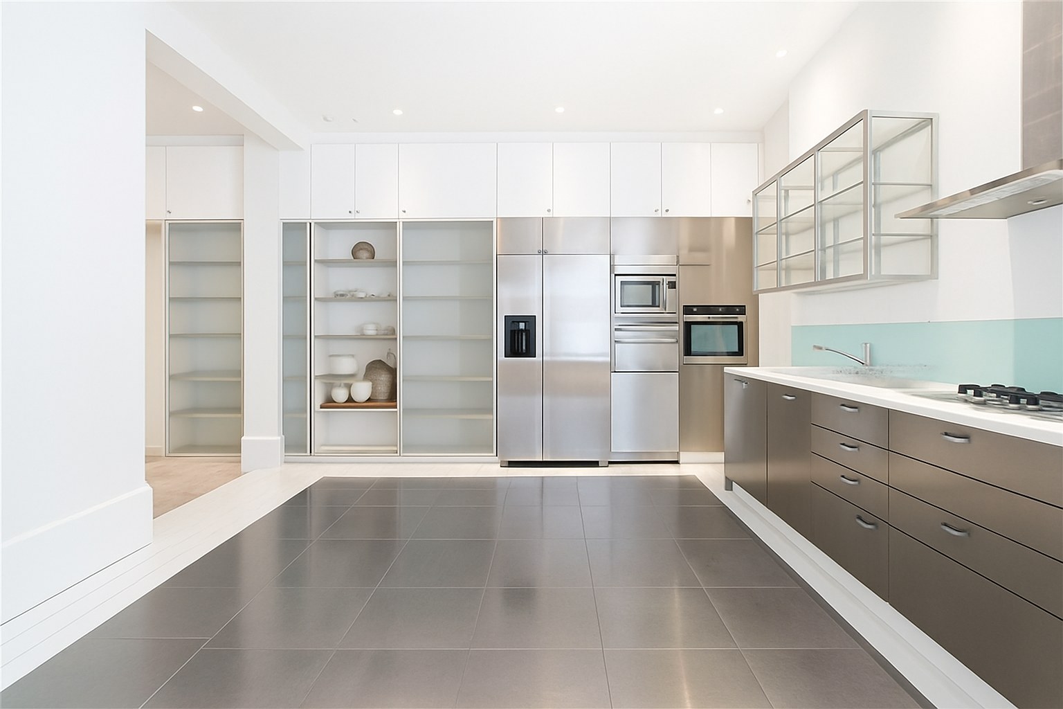 Spacious 2-Bed Apartment, Bloomsbury, WC1B, photograph 2