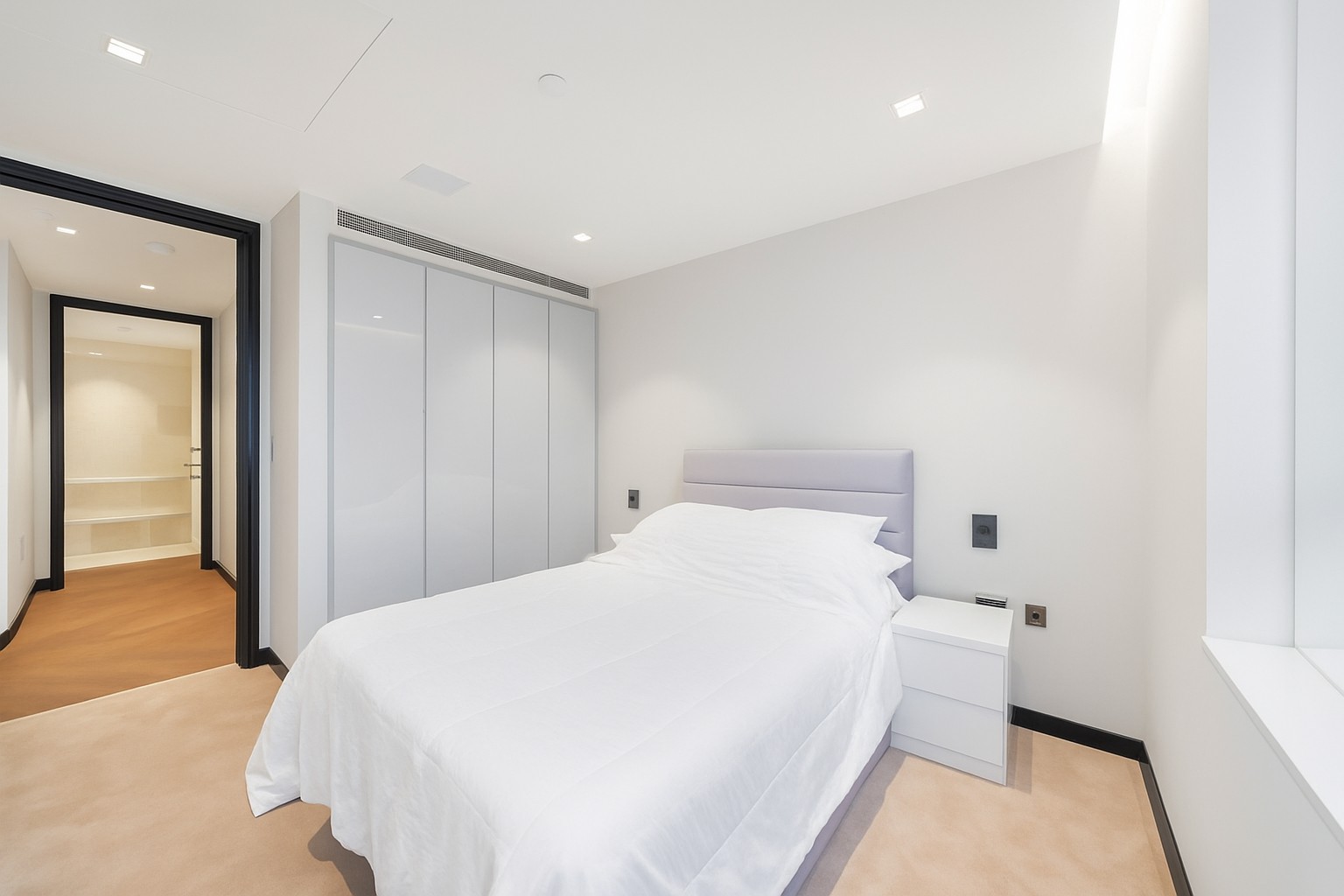 Luxury 2-Bed Apartment, Earls Way, SE1, photograph 4