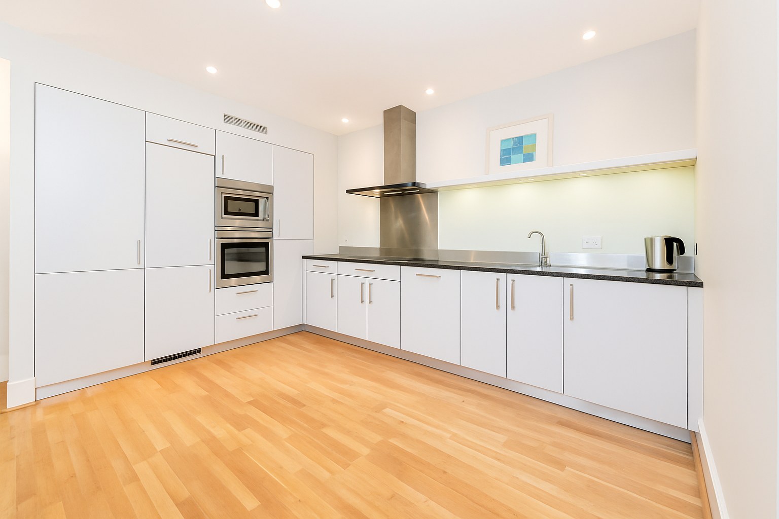 Spacious 2-Bed Apartment, Aldwych, WC2B, photograph 2