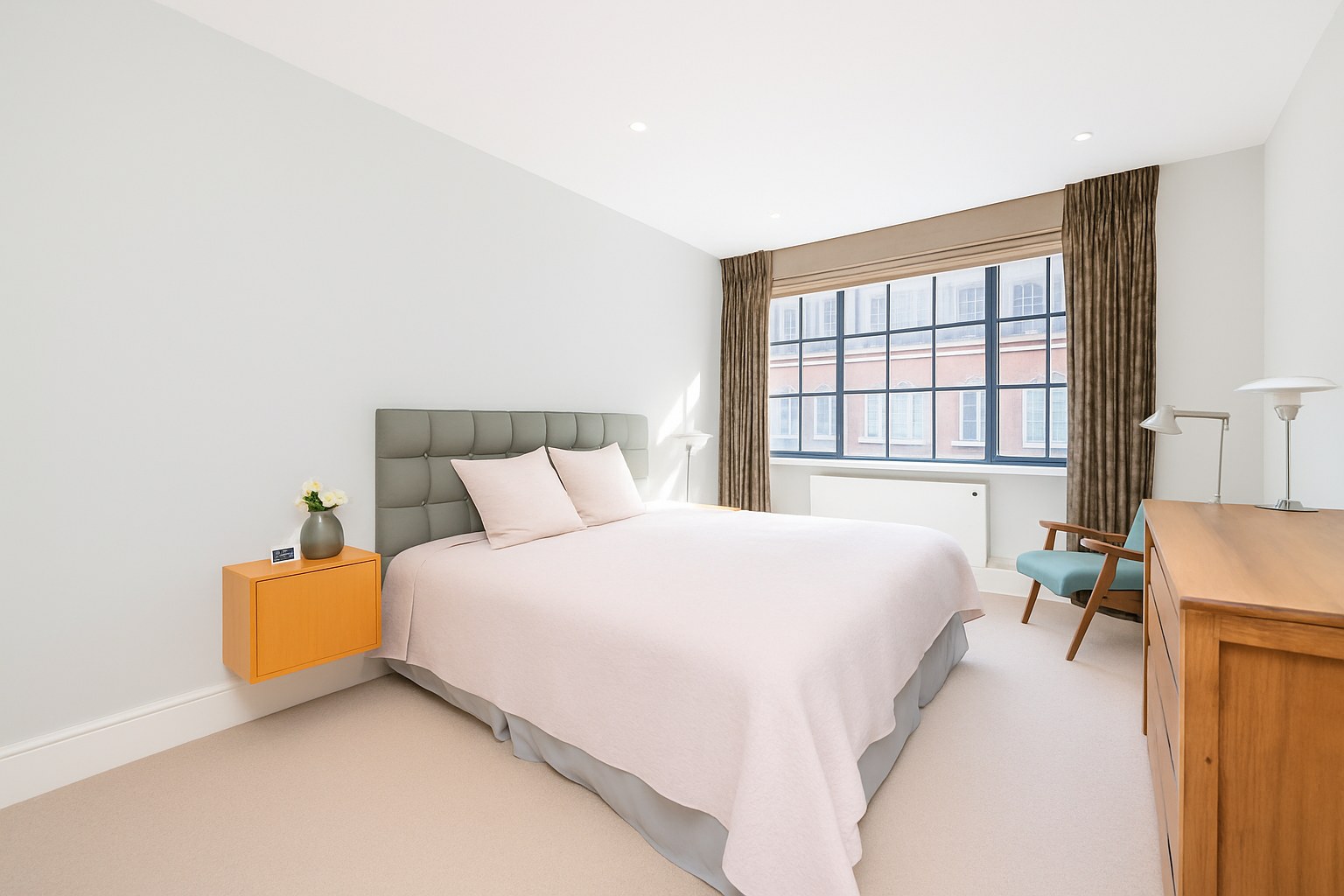 Spacious 2-Bed Apartment, Aldwych, WC2B, photograph 3