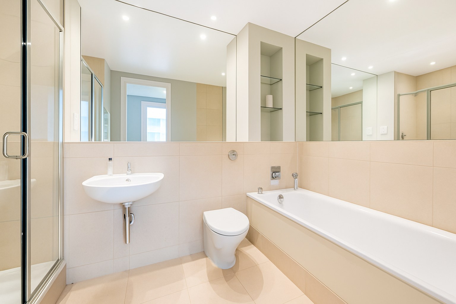 Spacious 2-Bed Apartment, Aldwych, WC2B, photograph 5