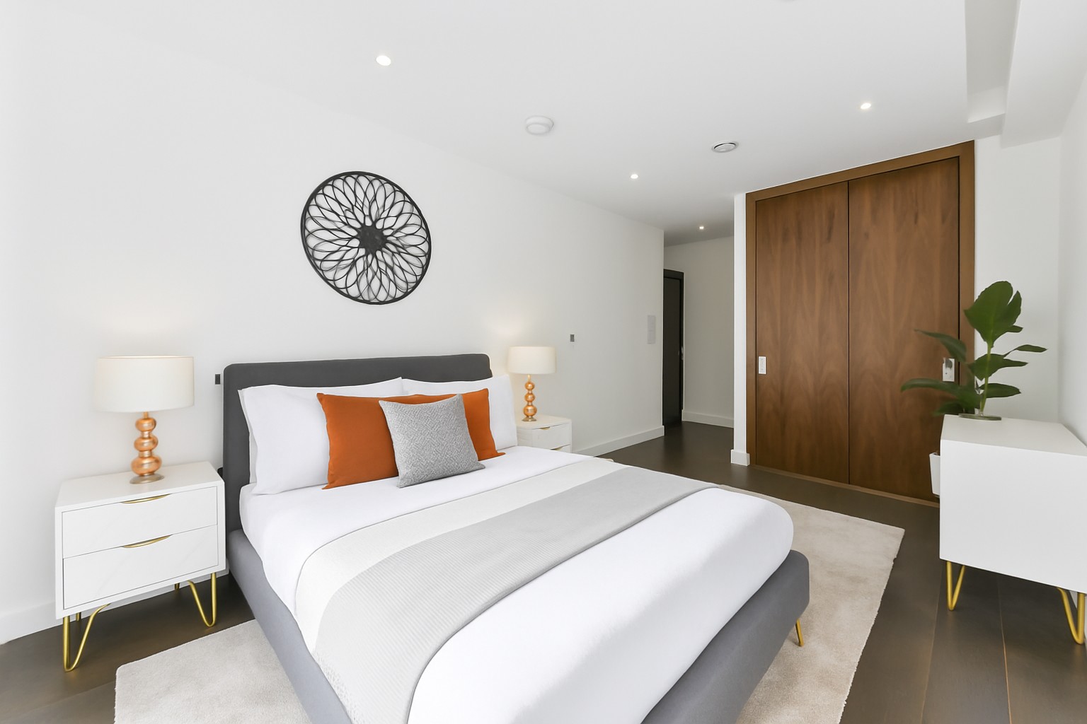 Stylish 2-Bed Apartment, London, SW11, photograph 3